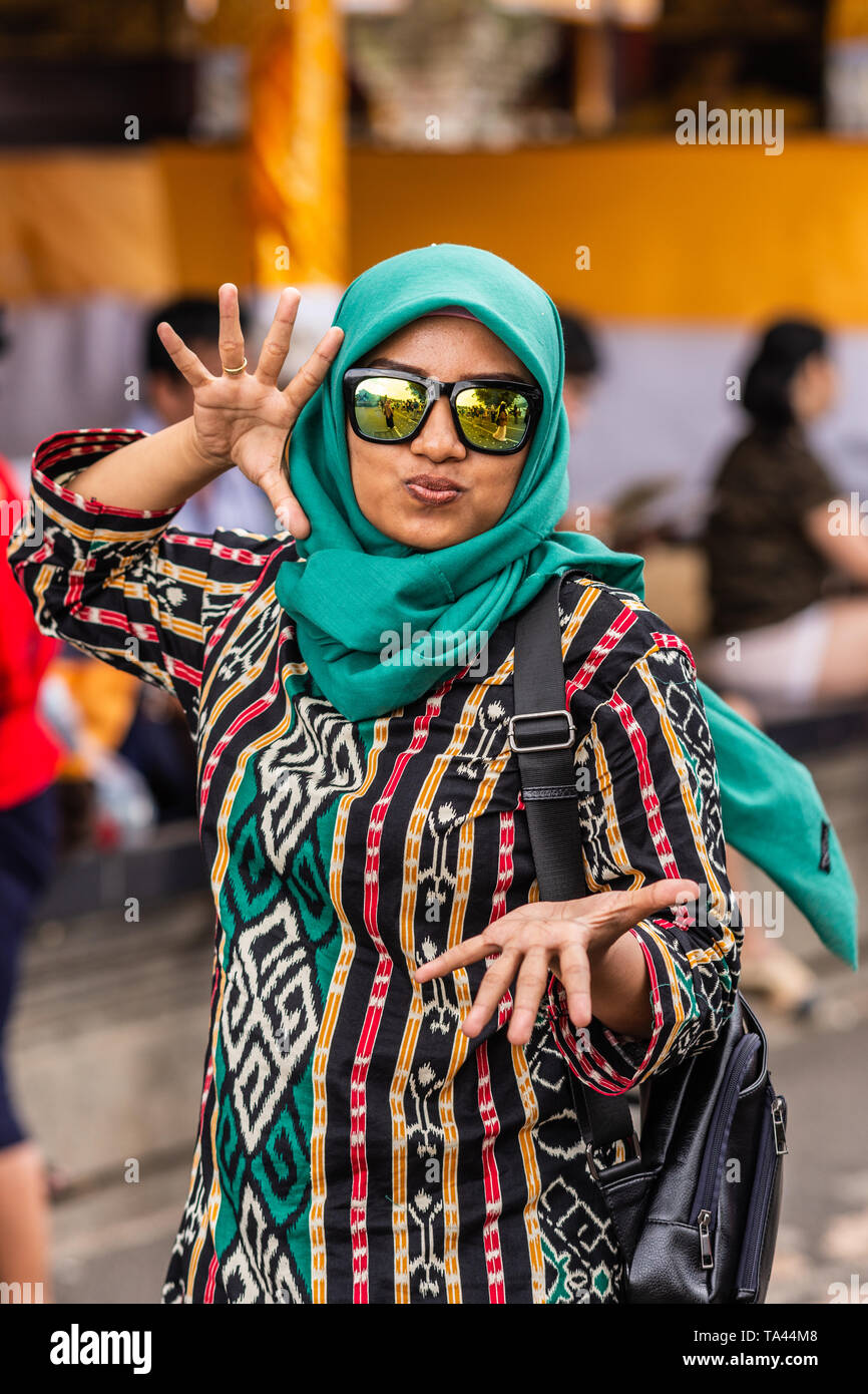 muslim girl with sunglasses