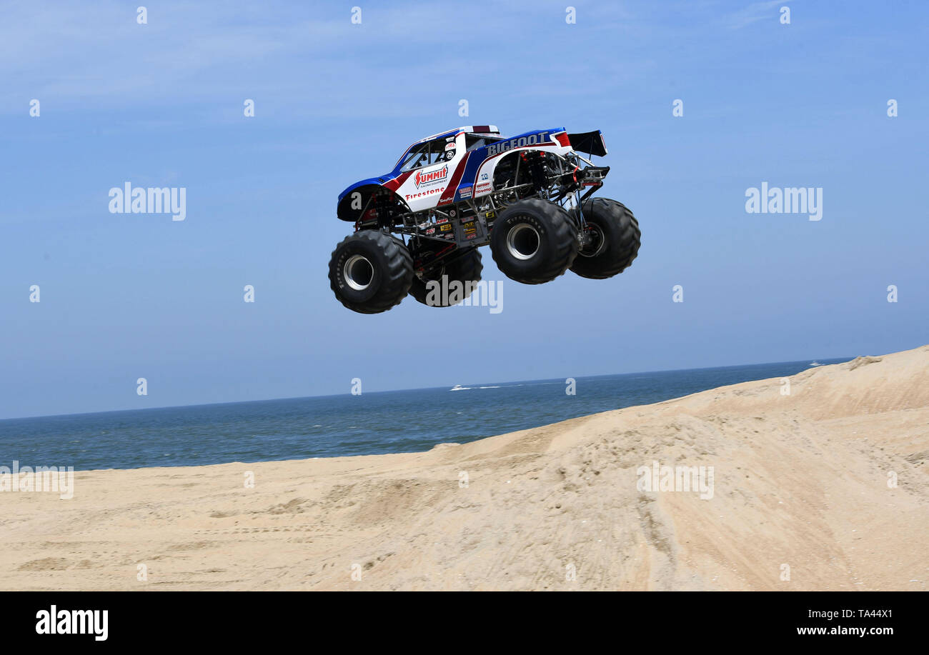 May 18, 2019 PUNGO OFFROAD MONSTERS ON THE BEACH bring the big trucks