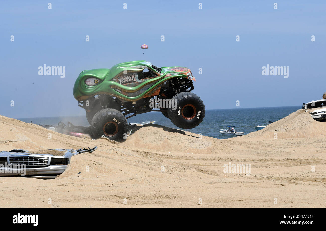 May 18, 2019 PUNGO OFFROAD MONSTERS ON THE BEACH bring the big trucks