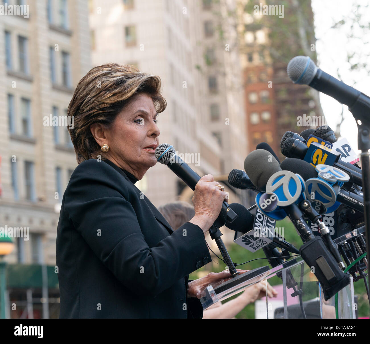 Gloria allred hi-res stock photography and images - Alamy