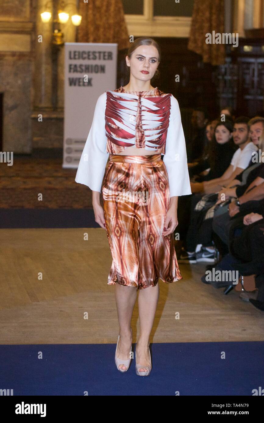 High fashion runway hi-res stock photography and images - Alamy