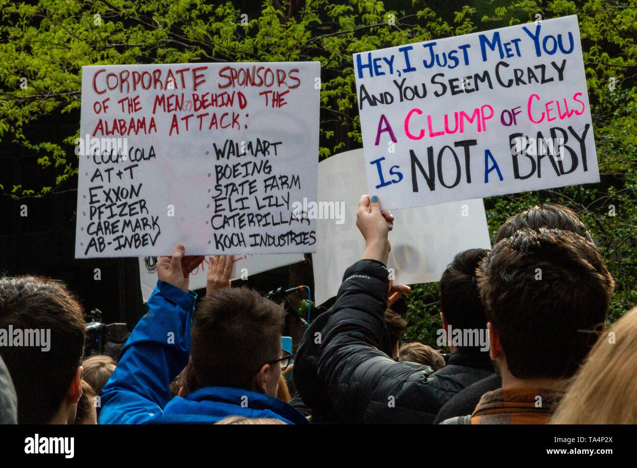 Women Rally In Chicagos Federal Plaza To Protect Womens - 