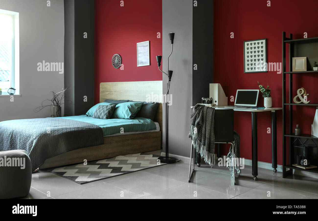 Interior of modern comfortable bedroom Stock Photo - Alamy