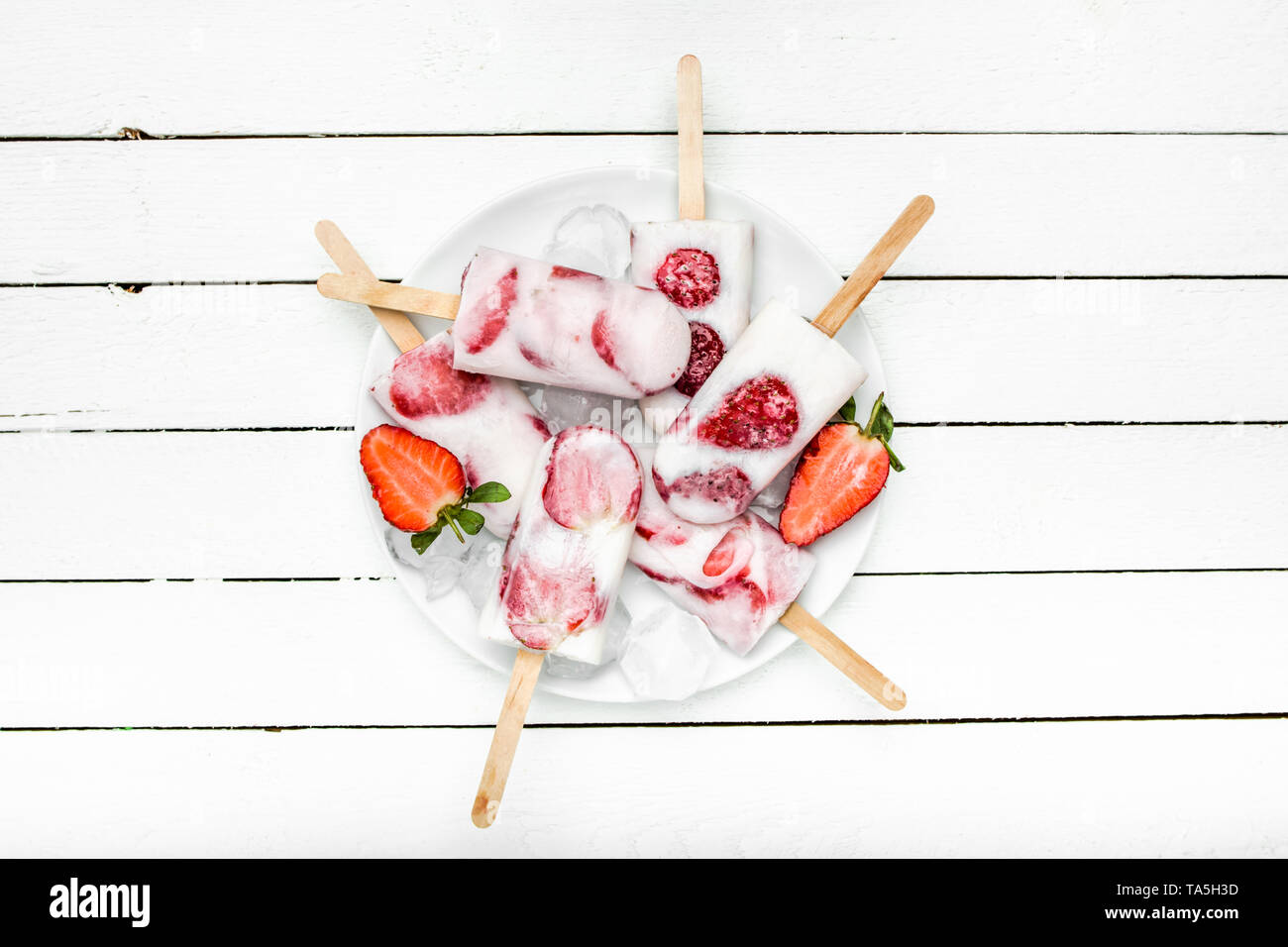 Fresh strawberry popsicles with yogurt and fruits, frozen homemade ice pops Stock Photo Alamy