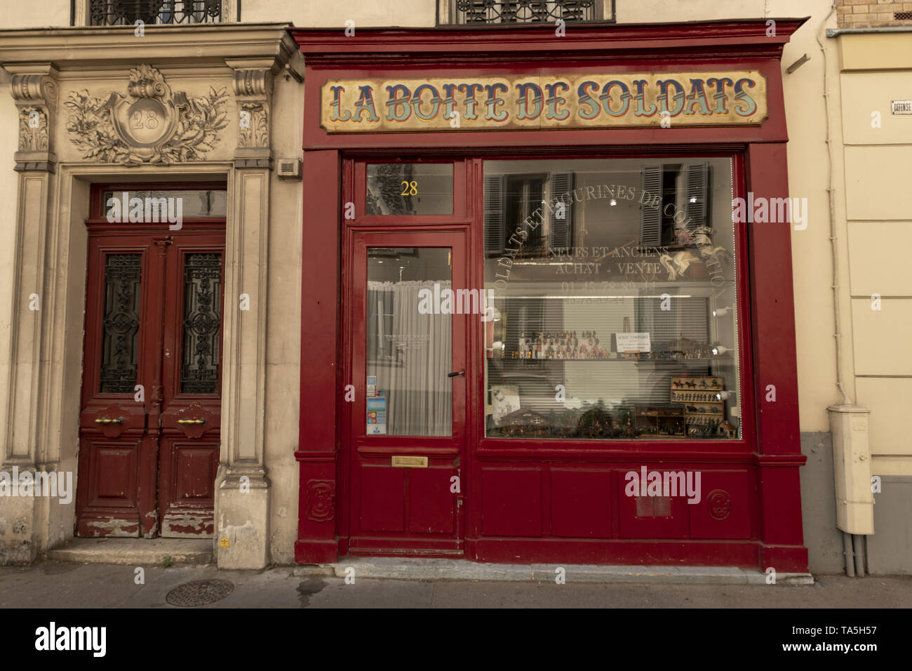 France, Paris, 2019 - 04,  For 20 years  «La Boite De Soldats» has offered, to the most discerning collectors, old toy soldiers which have been chosen Stock Photo