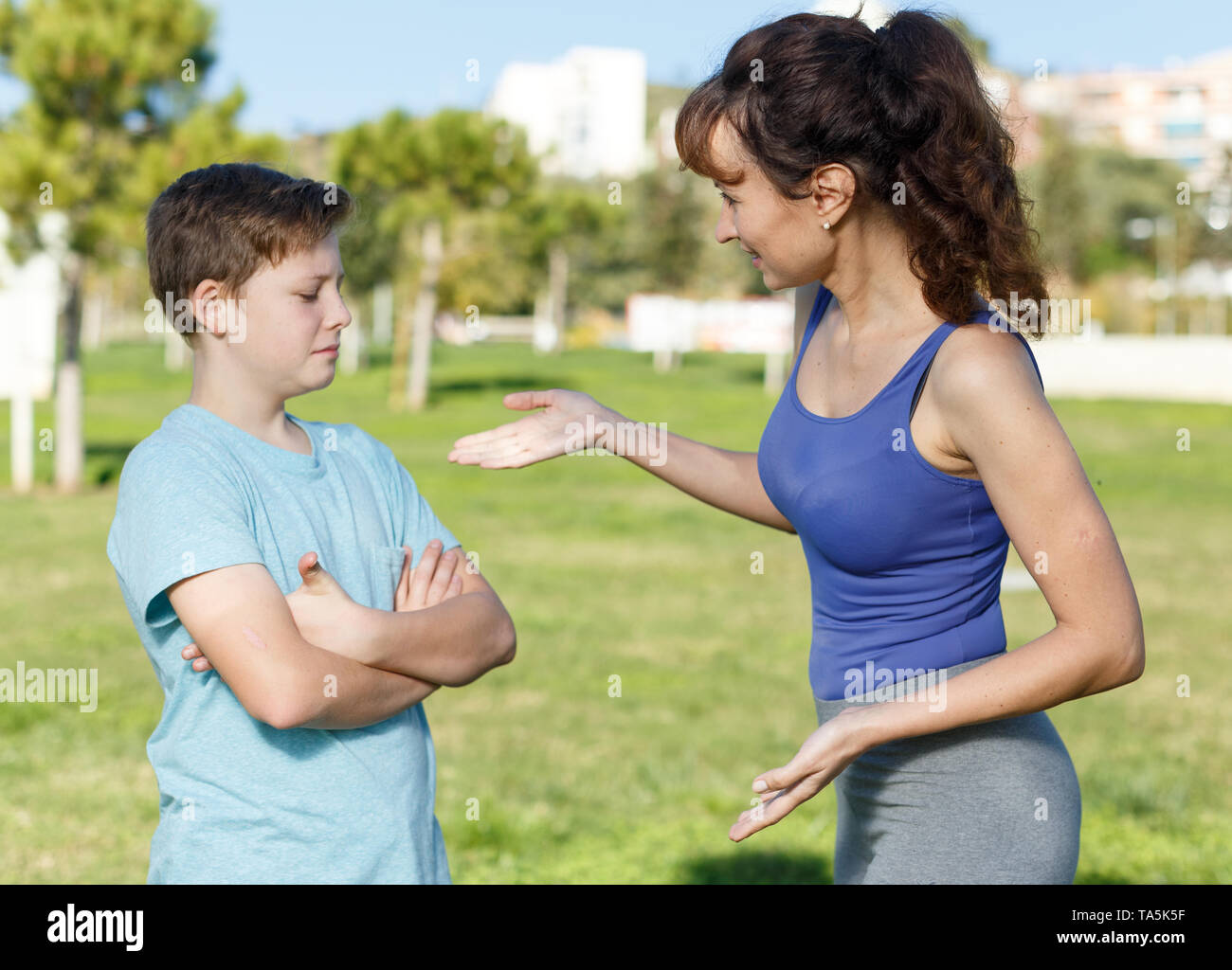 Жена спит с ребенком. Мама дочка молоко. Совращение матери. While my mother. Мама моя кукла комикс.