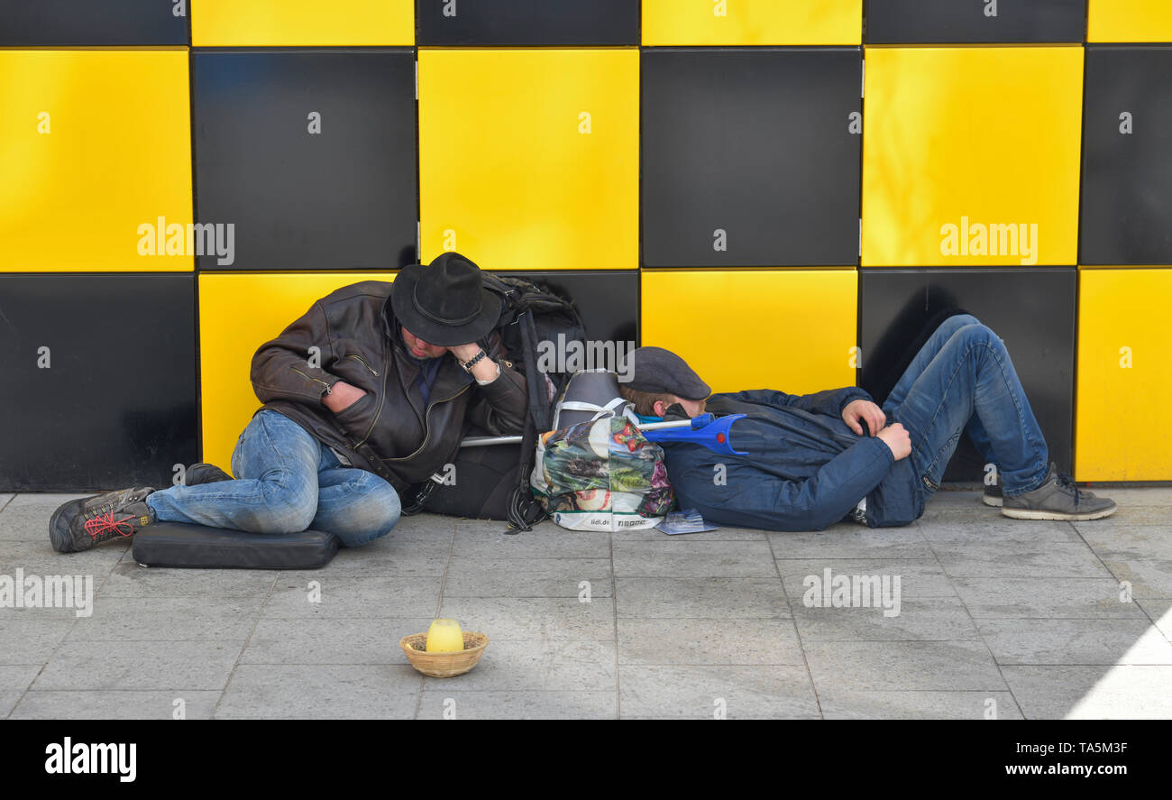 Homeless, stop, stone gate, Hannover, Lower Saxony, Germany, Obdachlose, Haltestelle, Steintor, Niedersachsen, Deutschland Stock Photo