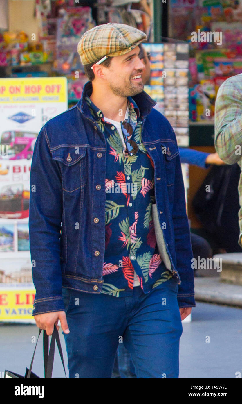 * SPECIAL FEE EXCLUSIVE * Foreign competition. Rome, the American actor ...