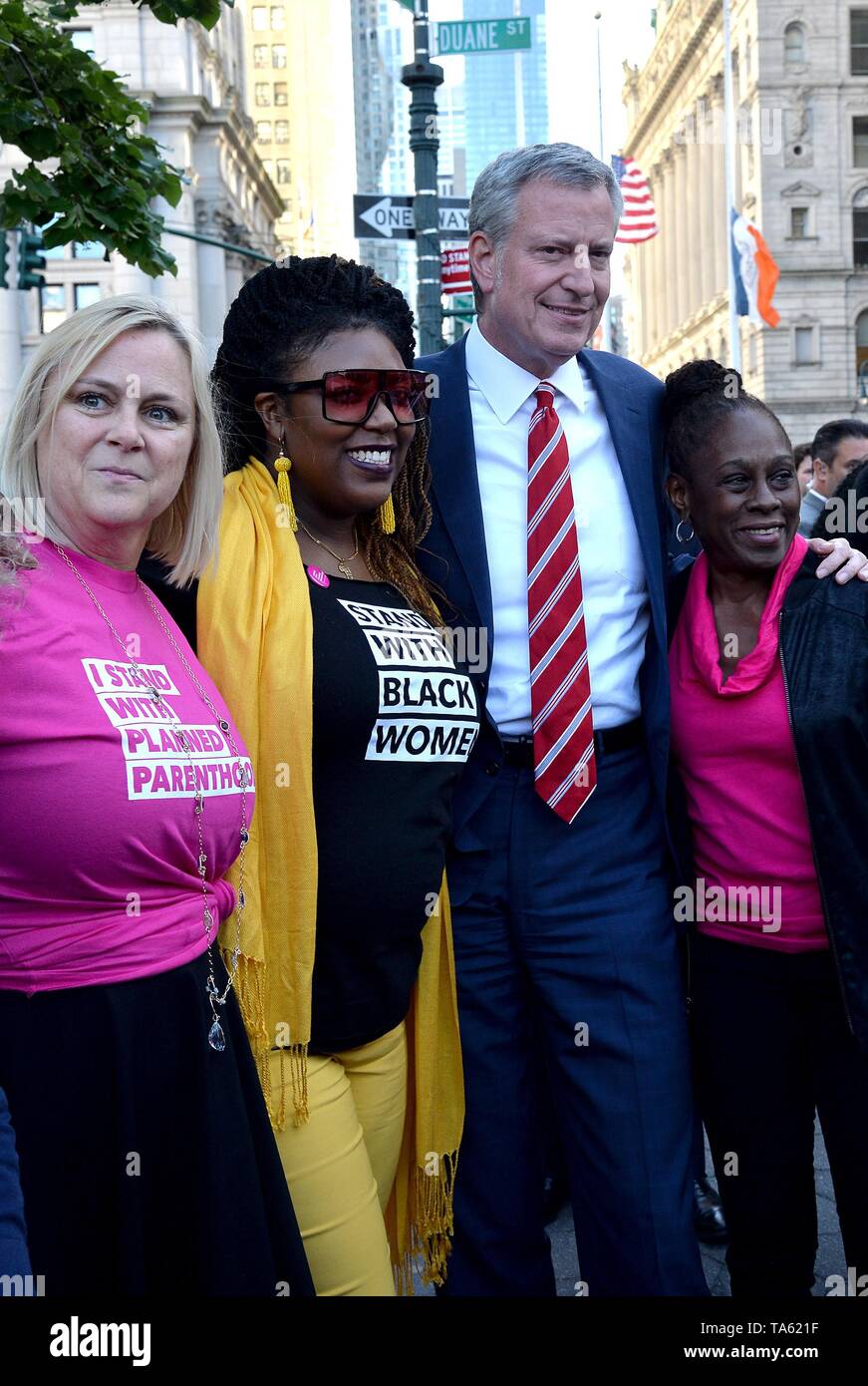 New York, NY, USA. 21st May, 2019. Laura McQuade, Bill De Blasio, Chirlane McCray in attendance for #STOPTHEBANS Planned Parenthood Rally, Foley Square, New York, NY May 21, 2019. Credit: Kristin Callahan/Everett Collection/Alamy Live News Stock Photo