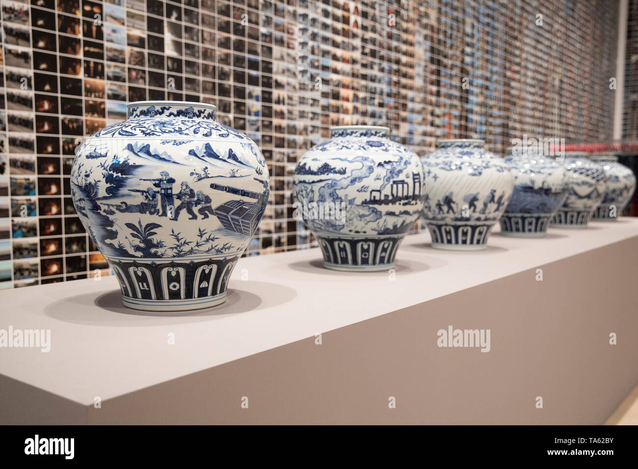 Duesseldorf Deutschland 17th May 2019 6 Vases Aoblue And
