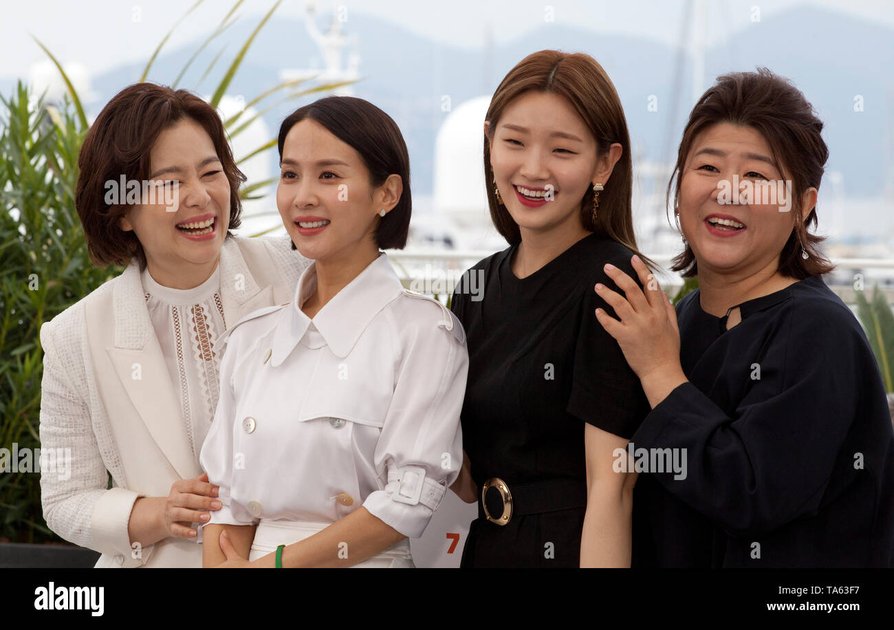 Cannes, France. 22nd May, 2019. Lee Jung-Eun, Park So-dam, Cho Yeo-jeong and Chang Hyae-Jin at the Parasite film photo call at the 72nd Cannes Film Festival, Wednesday 22nd May 2019, Cannes, France. Photo Credit: Doreen Kennedy/Alamy Live News Stock Photo