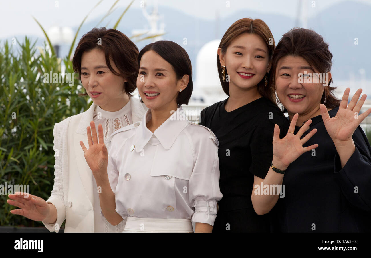 Cannes, France. 22nd May, 2019. Lee Jung-Eun, Park So-dam, Cho Yeo-jeong and Chang Hyae-Jin at the Parasite film photo call at the 72nd Cannes Film Festival, Wednesday 22nd May 2019, Cannes, France. Photo Credit: Doreen Kennedy/Alamy Live News Stock Photo