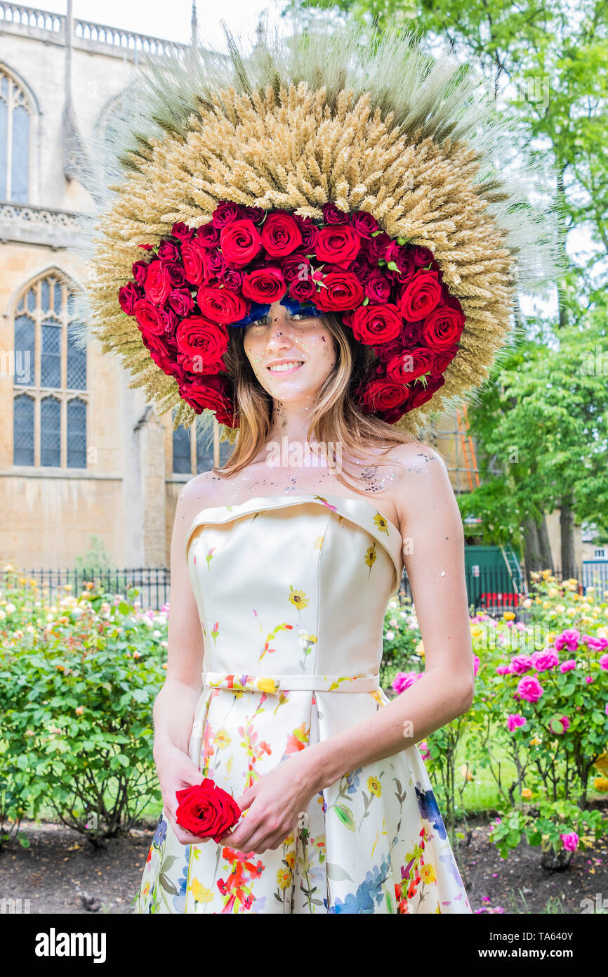 London, UK. 22nd May 2019. Chelsea couturier to British royalty Catherine Walker & Co held its fourth annual FlowerWalk today as a tribute to the RHS Royal Chelsea Flower Show. This involved a floral spectacle of fashion and flowers and an opera performance by award-winning singer Phoebe Haines. This year Catherine Walker & Co collaborated with Chelsea florist Amanda Austin. Credit: Guy Bell/Alamy Live News Stock Photo