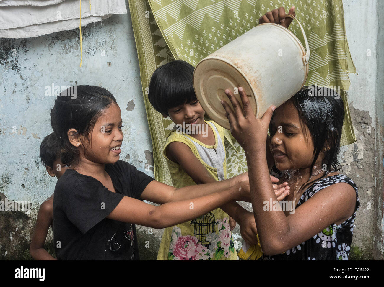 Kolkata. 22nd May, 2019. Indian children cool themselves at a slum area in a hot summer afternoon in Kolkata, India on May 22, 2019. Credit: Tumpa Mondal/Xinhua/Alamy Live News Stock Photo
