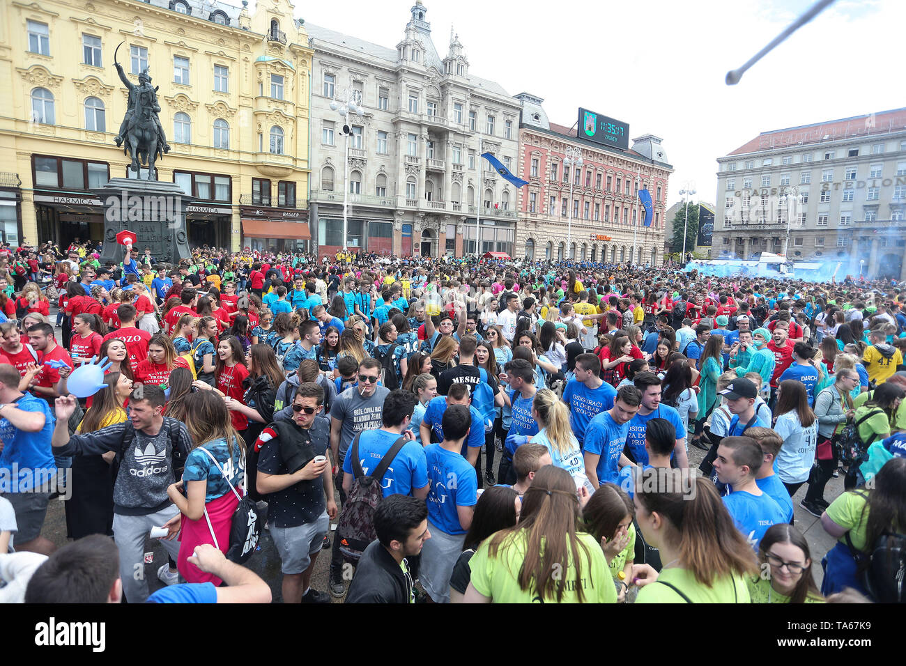 Zagreb, Croatia. 22nd May, 2019. Secondary school students celebrate the  end of a school year in Zadar, Croatia, on May 22, 2019. The celebration  "Norijada" (Crazy Day) is held annually nationwide to