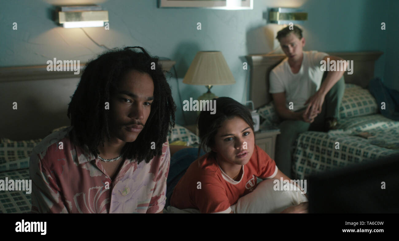 RELEASE DATE: June 14, 2019 TITLE: The Dead Don't Die STUDIO: Focus Features DIRECTOR: Jim Jarmusch PLOT: The peaceful town of Centerville finds itself battling a zombie horde as the dead start rising from their graves. STARRING: (L to R) LUKA SABBAT as Zack, SELENA GOMEZ as Zoe, AUSTIN BUTLER as Jack. (Credit Image: © Focus Features/Entertainment Pictures) Stock Photo