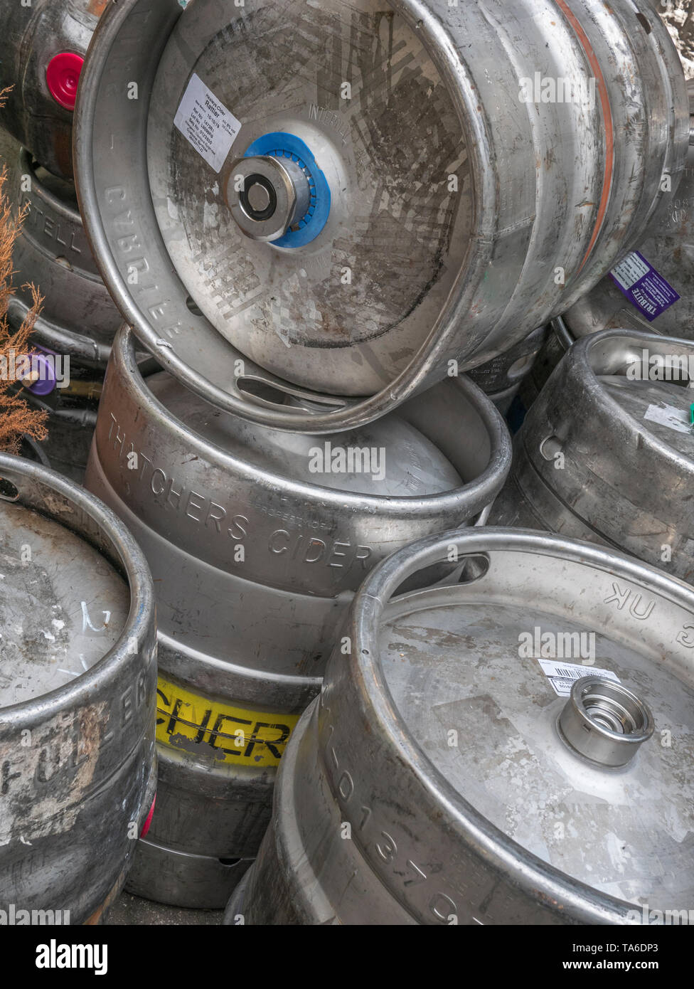Aluminium or stainless steel beer barrels / kegs (Names of branded