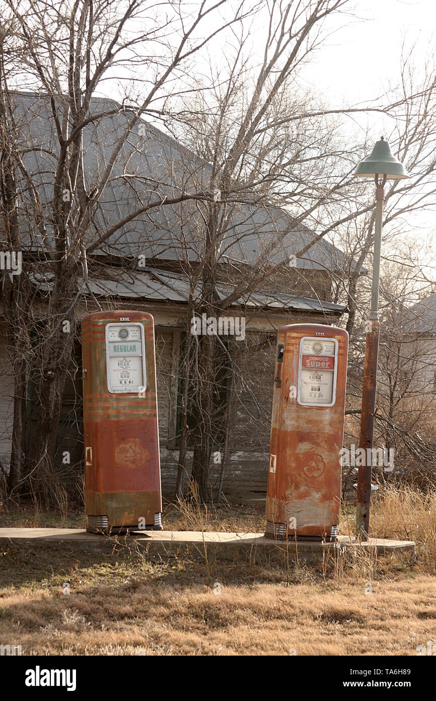 Old abandoned gas station in Oklahoma, USA Stock Photo Alamy