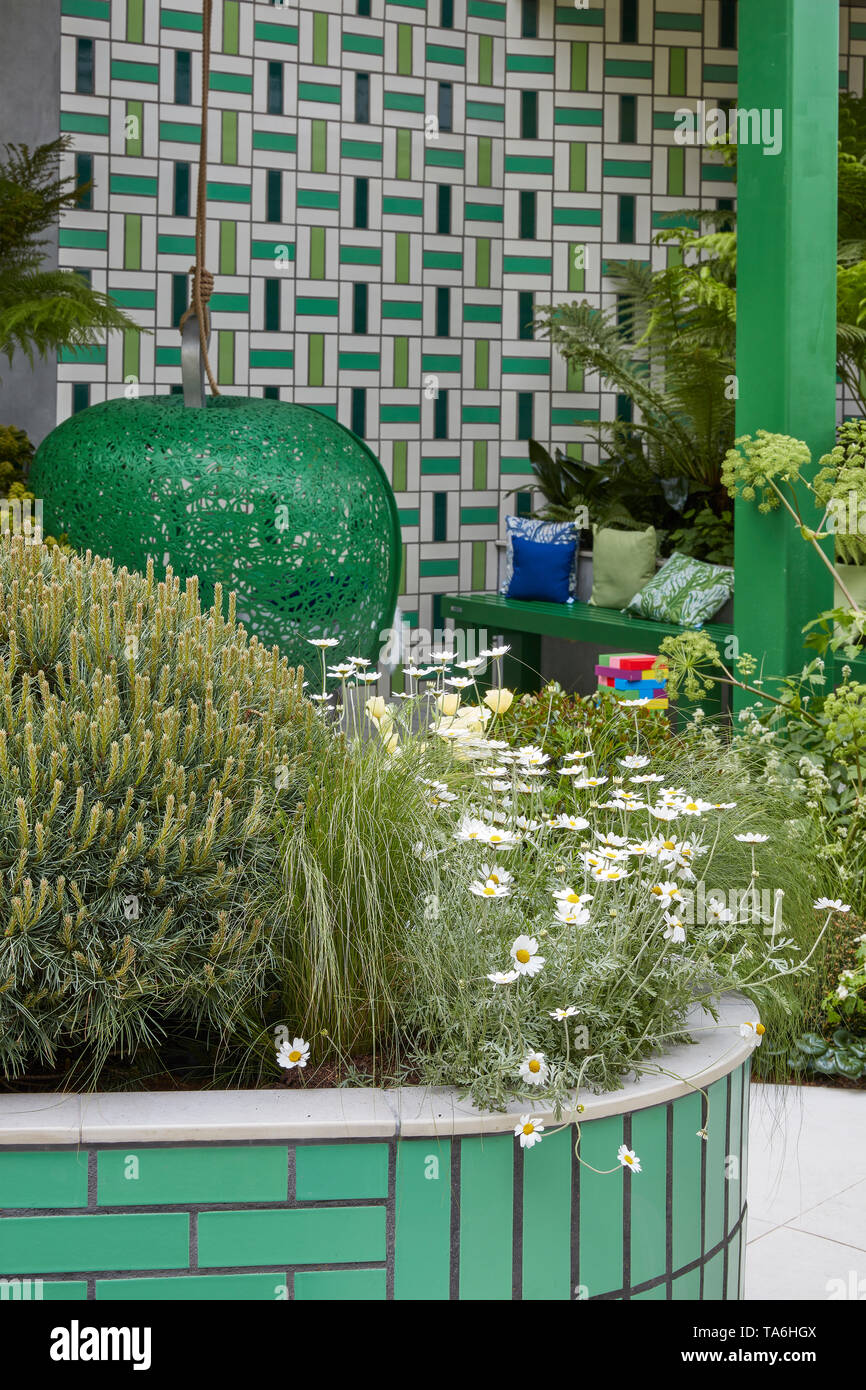 Chelsea flower show gardens hi-res stock photography and images - Alamy