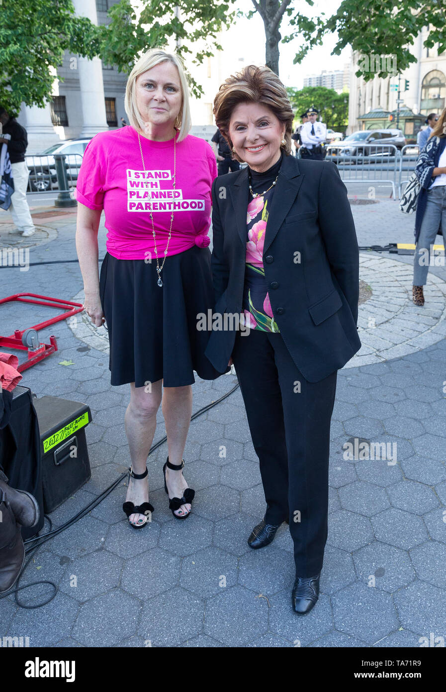 New York, United States. 21st May, 2019. Laura McQuade and attorney Gloria Allred attend pro-choice rally for women rights organized by Planned Parenthood on Foley Square Credit: Lev Radin/Pacific Press/Alamy Live News Stock Photo