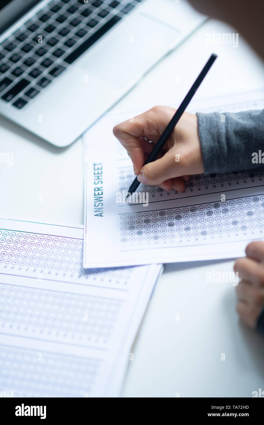 Laptop test hi-res stock photography and images - Alamy
