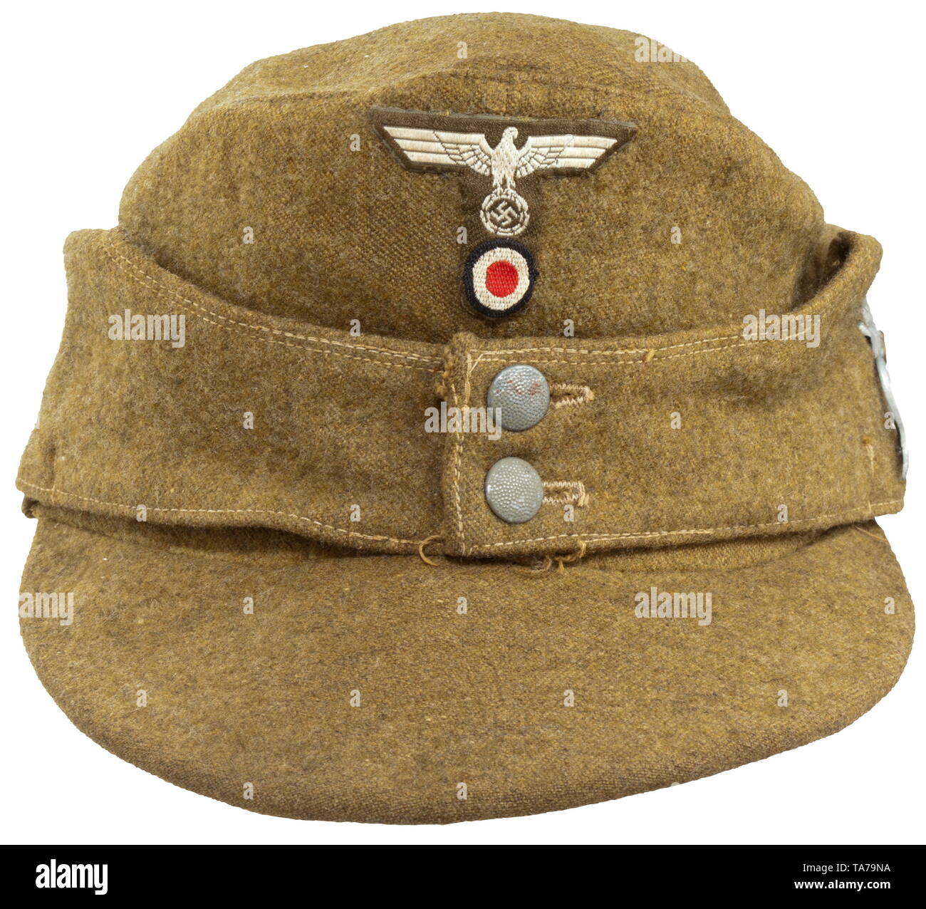 A mountain cap for members of the Organisation Todt within the mountain service Kammerstück aus khakifarbenem Wolltuch, goldbraunes Innenfutter, BeVo-gewebter T-Adler auf braunem Grund, Metall-Edelweiß. historic, historical, State, state-controled, state-run, organisations, organizations, organization, organisation, object, objects, stills, clipping, clippings, cut out, cut-out, cut-outs, utensil, piece of equipment, utensils, 20th century, Additional-Rights-Clearance-Info-Not-Available Stock Photo