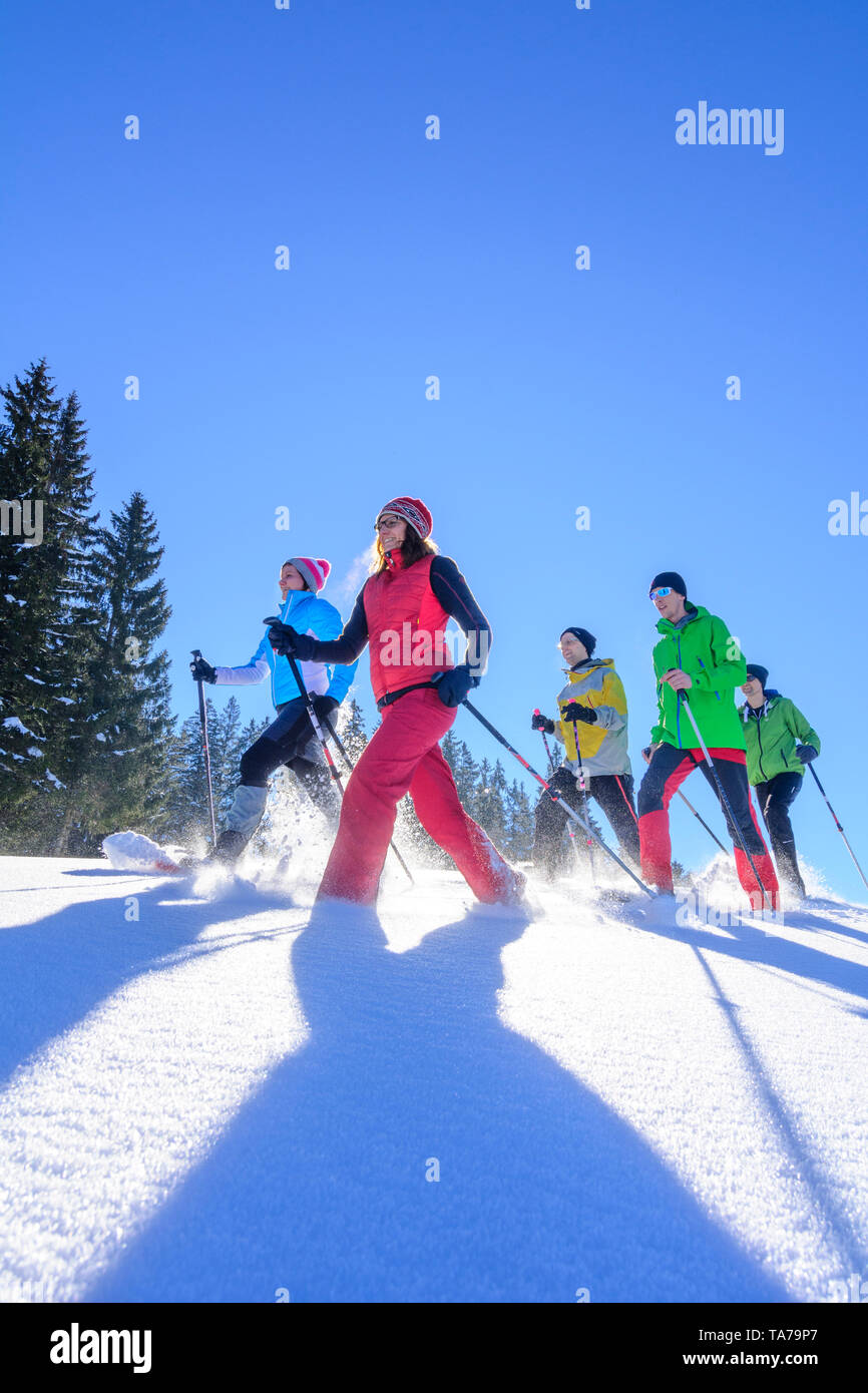 Group people doing hiking hi-res stock photography and images - Alamy
