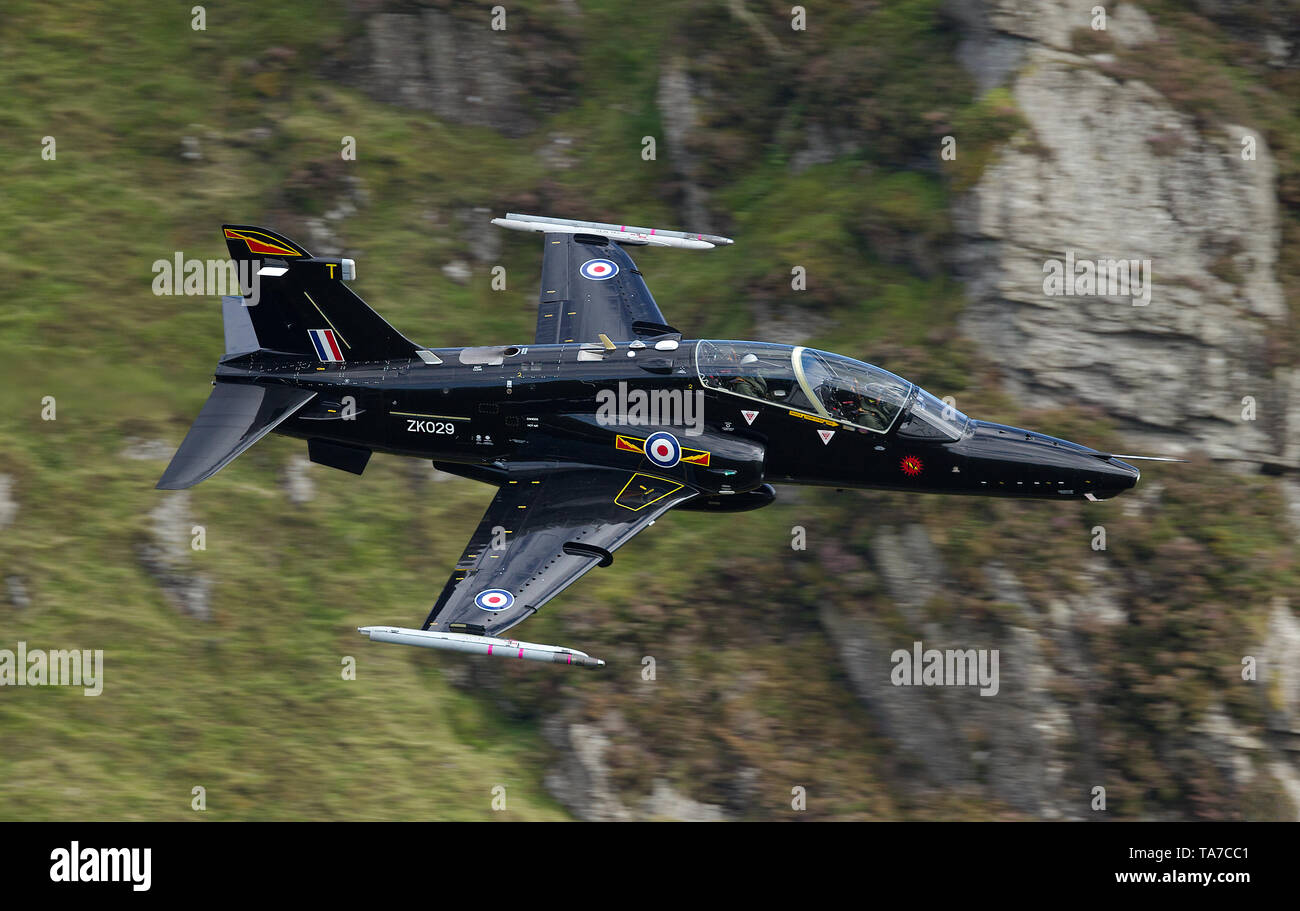 RAF Hawk flying low level through the Mach Loop in Wales, UK Stock Photo