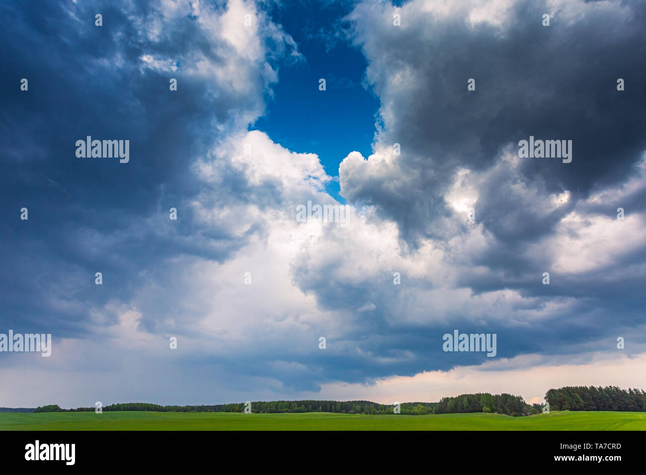 Dark blue sky view hi-res stock photography and images - Alamy