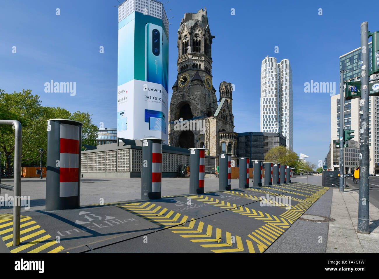 Truck barriers, imperial Wilhelm-commemorative church, place Breitscheid, Charlottenburg, Berlin, Germany, LKW-Sperren, Kaiser-Wilhelm-Gedächtniskirch Stock Photo