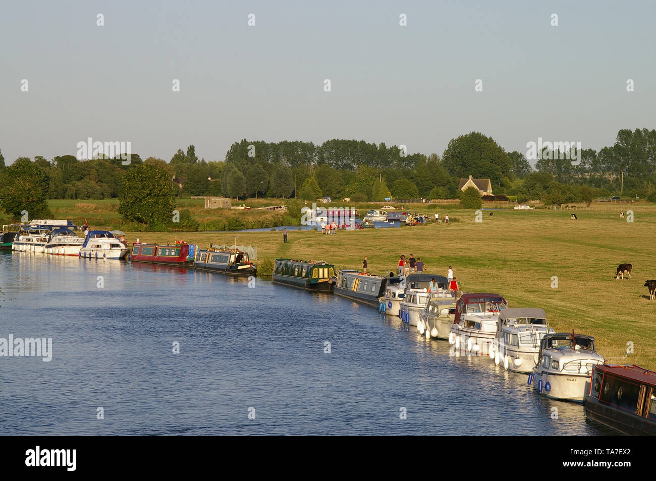 River Thames at Lechlade, or Lechlade-on-Thames, at the southern edge of the Cotswolds in Gloucestershire, UK. Start of navigable River Thames. Boats Stock Photo