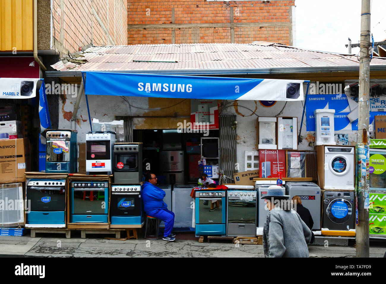 Samsung shop selling cookers and other kitchen appliances in contraband electronics market area, La Paz, Bolivia Stock Photo