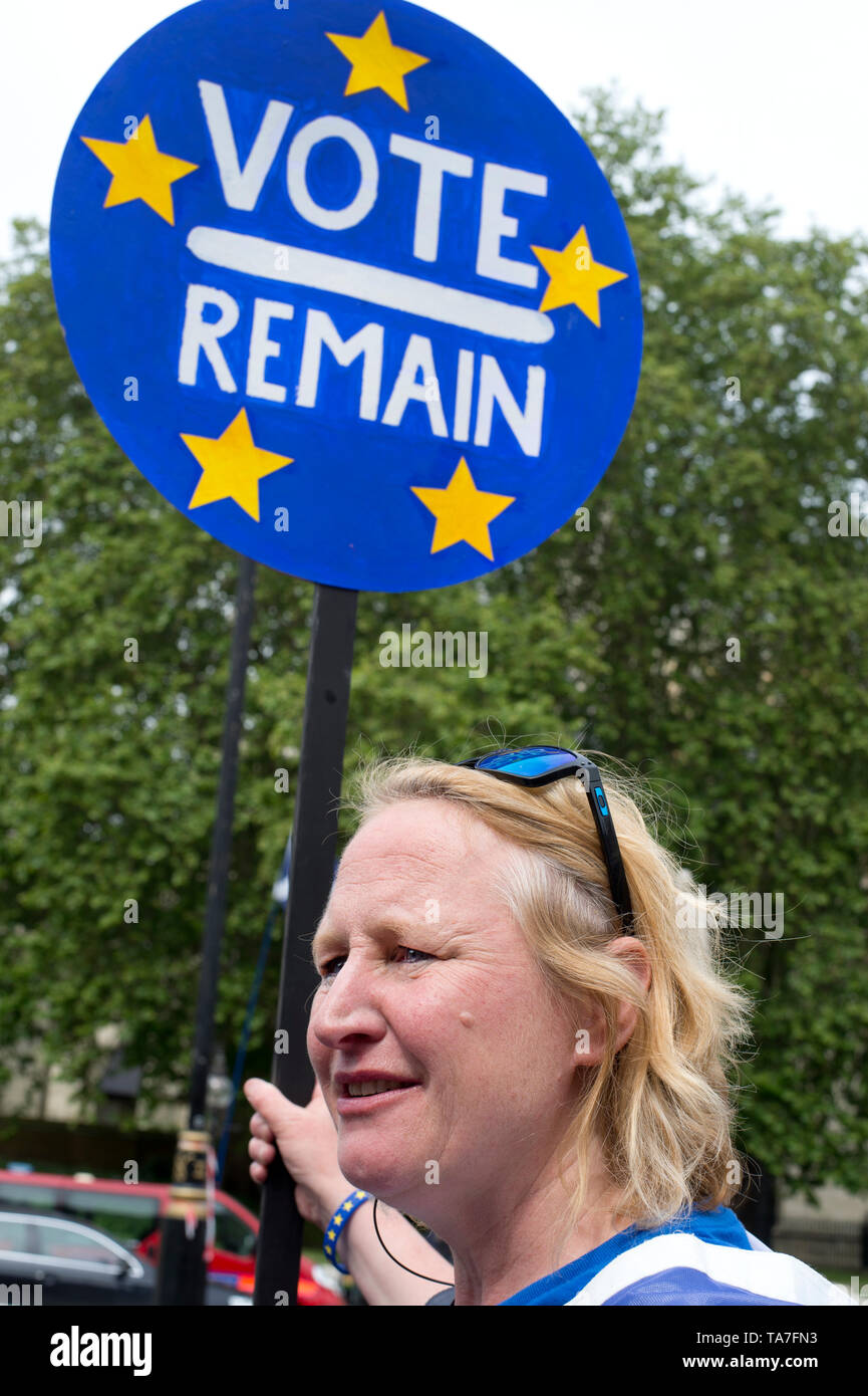 Westminster. Opposite Houses of Parliament May 22nd 2019. Protest to stop Brexit by Remainers. A woman holds a round placard which says 'Vote Remain'. Stock Photo