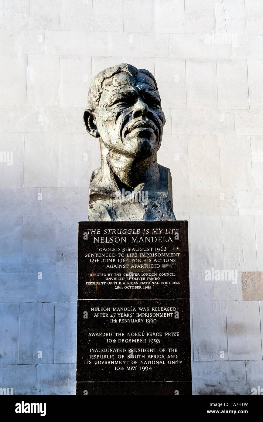 Nelson mandela sculpture hi-res stock photography and images - Alamy