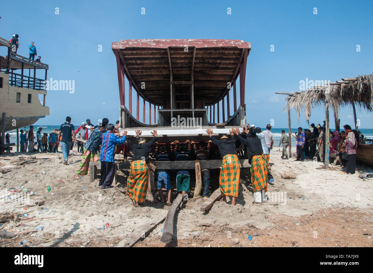 Bulukumba Siap Jadi Pusat Budaya dan Ekonomi, Festival Pinisi XV 2025 Resmi Diundur