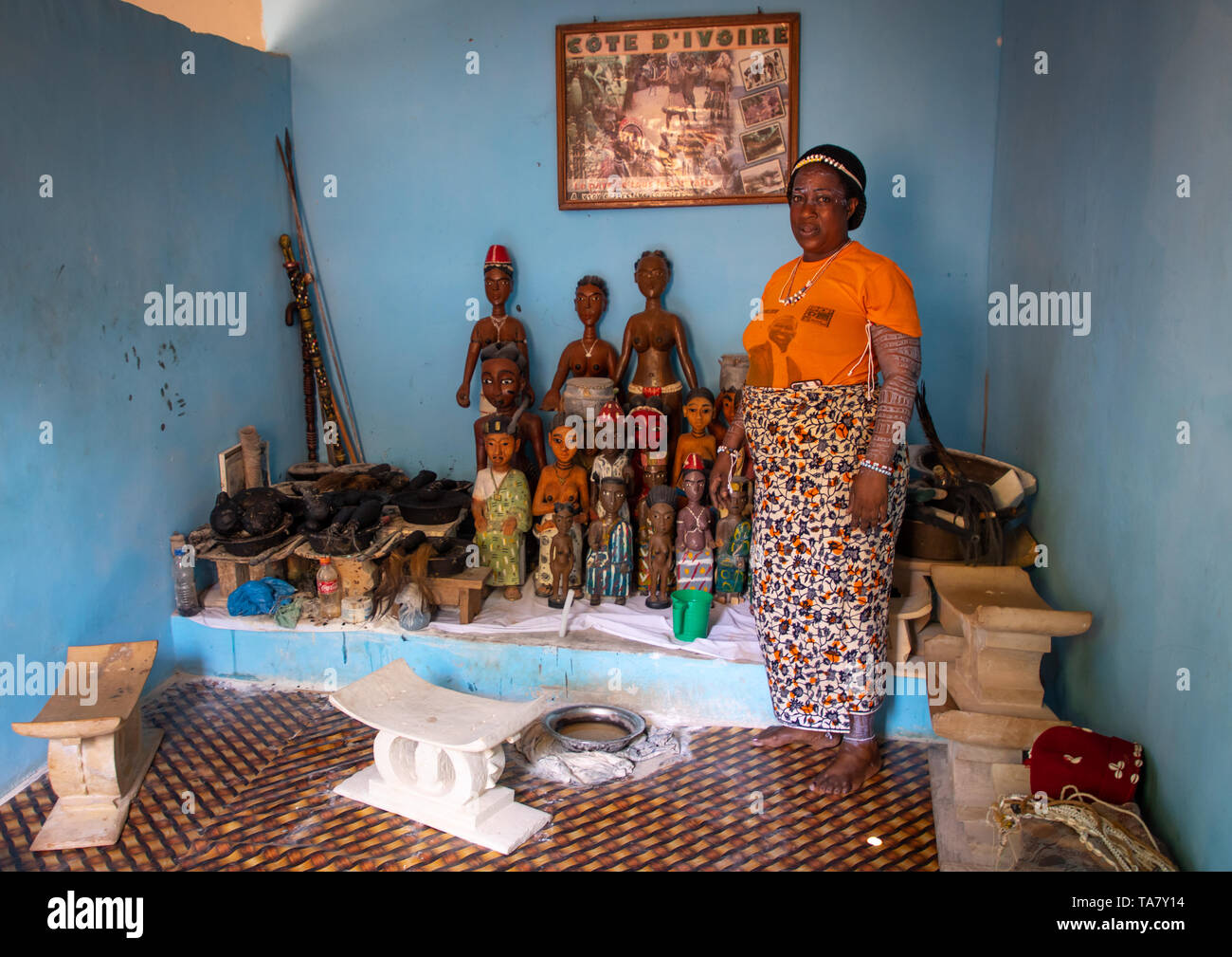 Komians sacred statues room in Adjoua Messouma Komians initiation centre, Moyen-Comoé, Aniassue, Ivory Coast Stock Photo