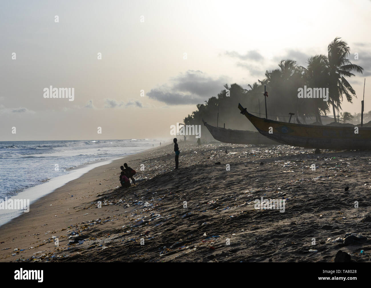 Children on the beach in N’zima fishermen village, Sud-Comoé, Grand-Bassam, Ivory Coast Stock Photo