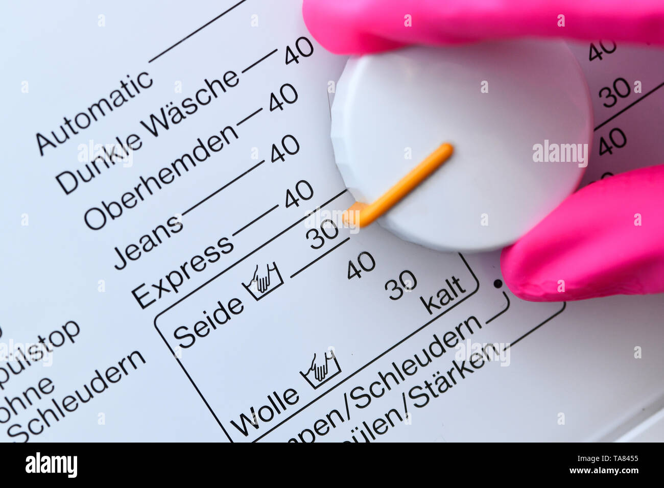 Waschmaschine, Knopf, Seide Stock Photo - Alamy