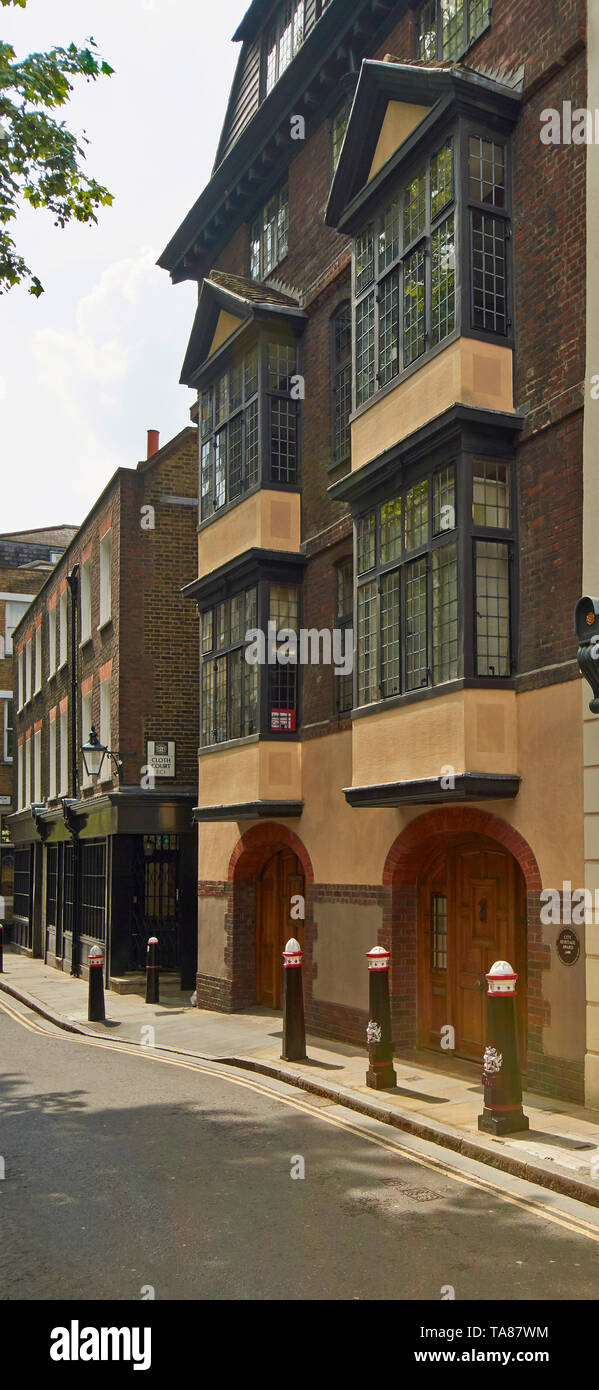 42 cloth fair hires stock photography and images Alamy