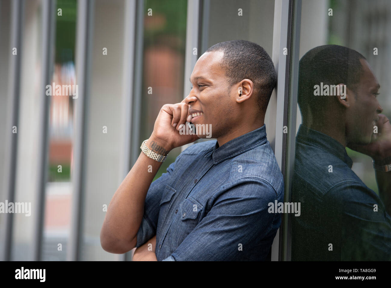 Old african man standing hi-res stock photography and images - Alamy