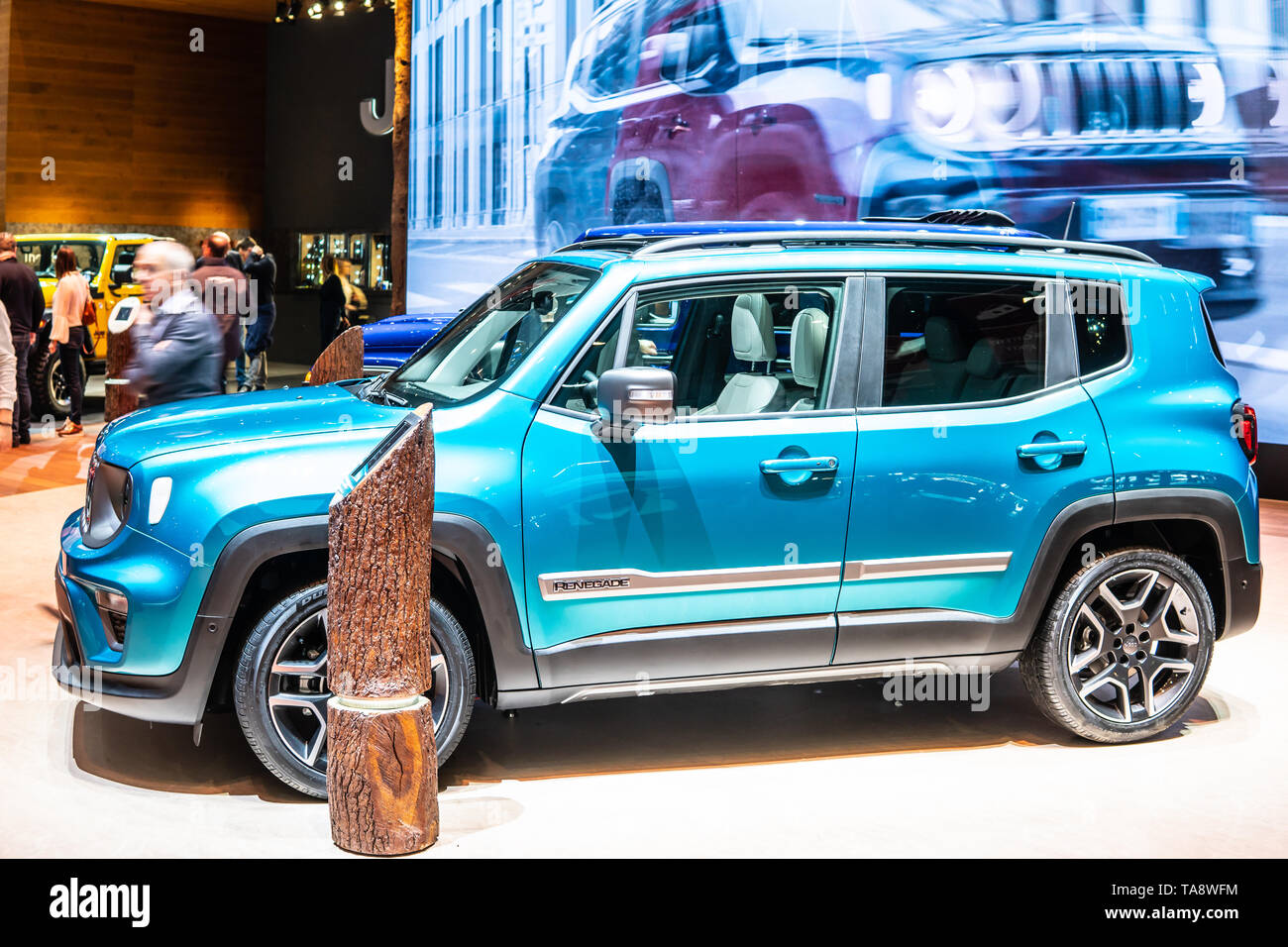 Jeep Renegade Showroom High Resolution Stock Photography And Images Alamy