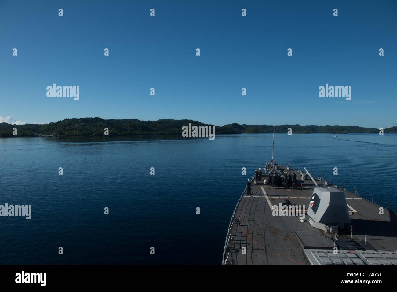 190515-N-OW019-1006 PALAU (May 15, 2019) The guided-missile destroyer USS Chung-Hoon (DDG 93) sails towards Palau to conduct a port visit. Chung-Hoon is deployed to the U.S. 7th Fleet area of operations in support of security and stability in the Indo-Pacific region. (U.S. Navy photo by Mass Communication Specialist 2nd Class Logan C. Kellums) Stock Photo