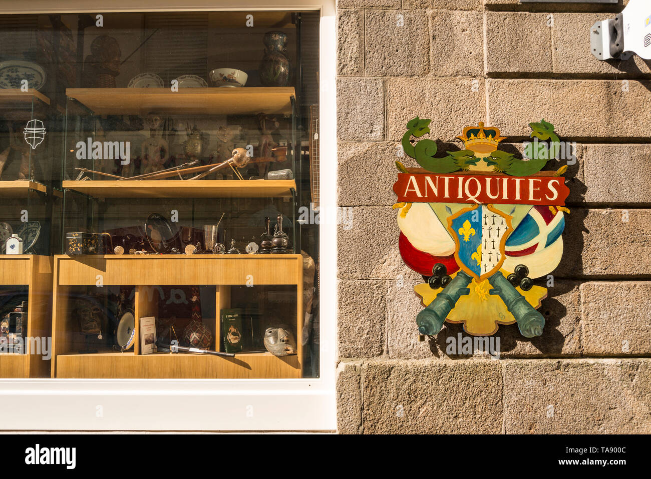 Antique shop sign hires stock photography and images Alamy