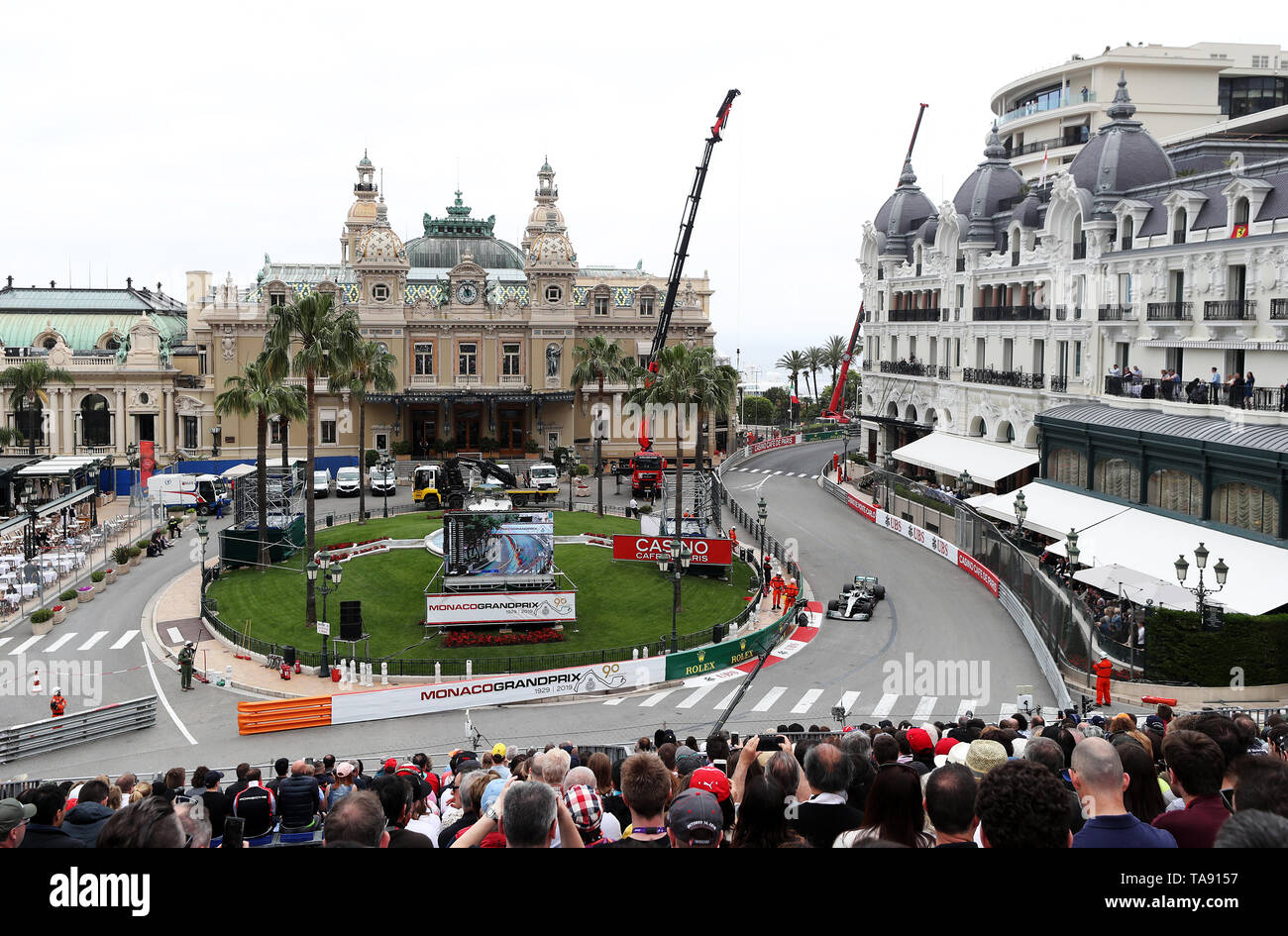 Hôtel de Paris Monte-Carlo - The Queen of Art, a major chess pop up on the  Place du Casino. Are you ready to play?