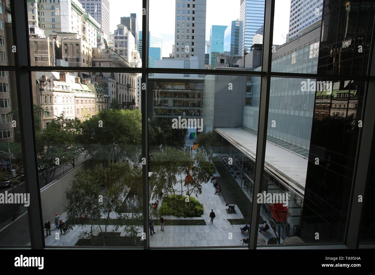 silhuet Skinnende Modernisere he modern art museum (MOMA) in New York . MoMa.it is an art museum located  in Midtown Manhattan in New York City, one of famous museum in nyc Stock  Photo - Alamy