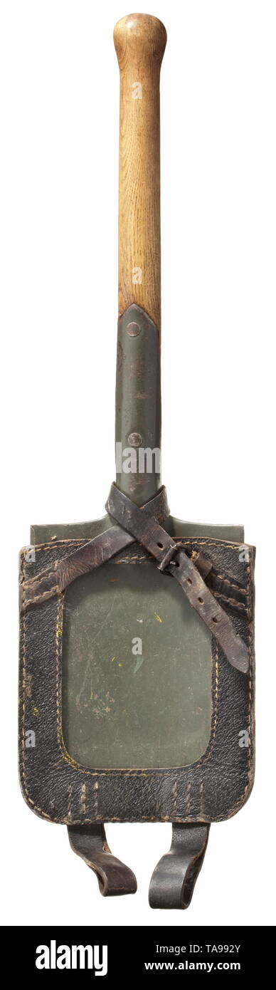 A short spade with carry pouch depot piece historic, historical, 20th century, Editorial-Use-Only Stock Photo