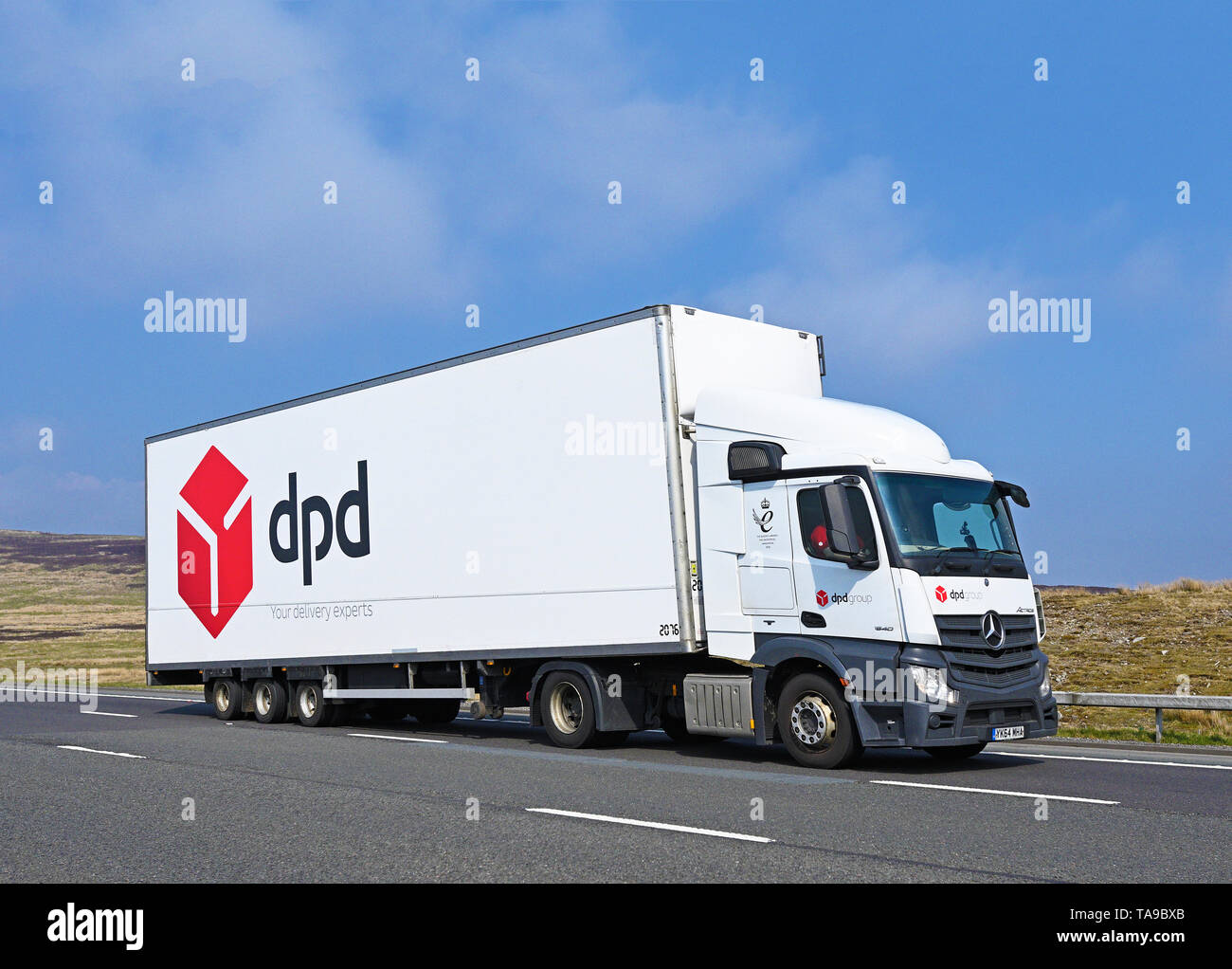 DPDgroup, Your delivery experts, HGV. M6 Motorway, Southbound, Shap, Cumbria, England, United Kingdom, Europe. Stock Photo