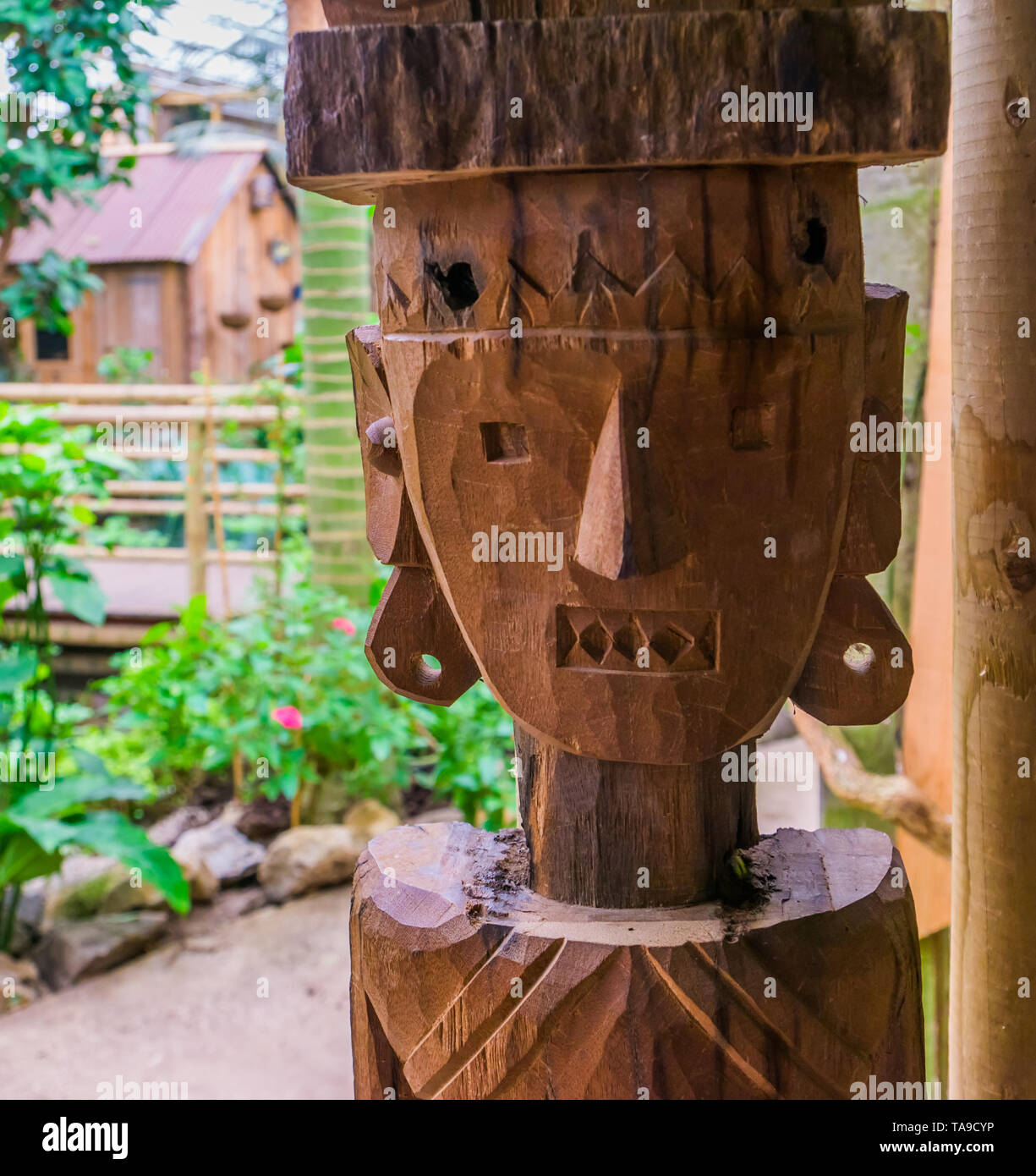 Native african wood carving hi-res stock photography and images - Alamy