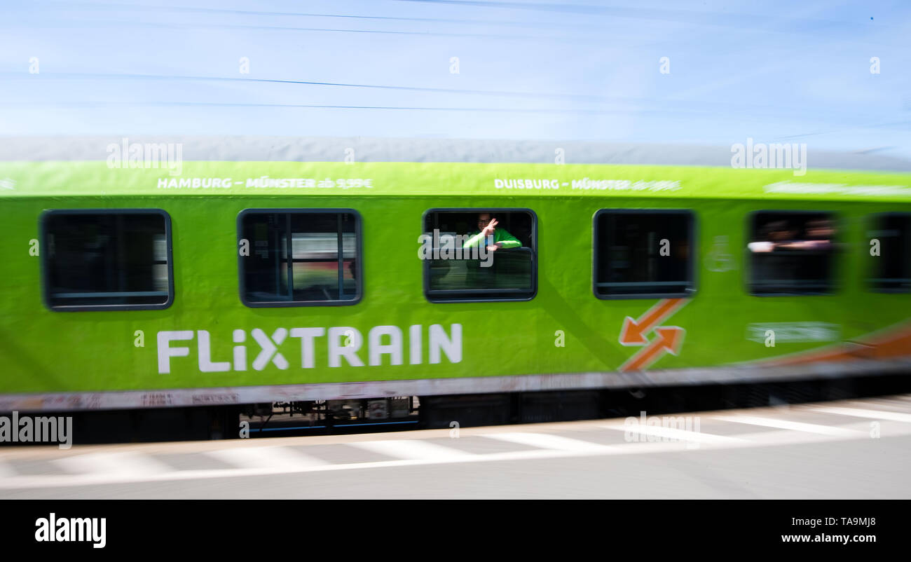 Hanover, Germany. 23rd May, 2019. A FlixTrain stops on the new Berlin -  Cologne connection at Hanover main station. It is the third route of the  railway competitor after Cologne-Hamburg and Berlin-Stuttgart.