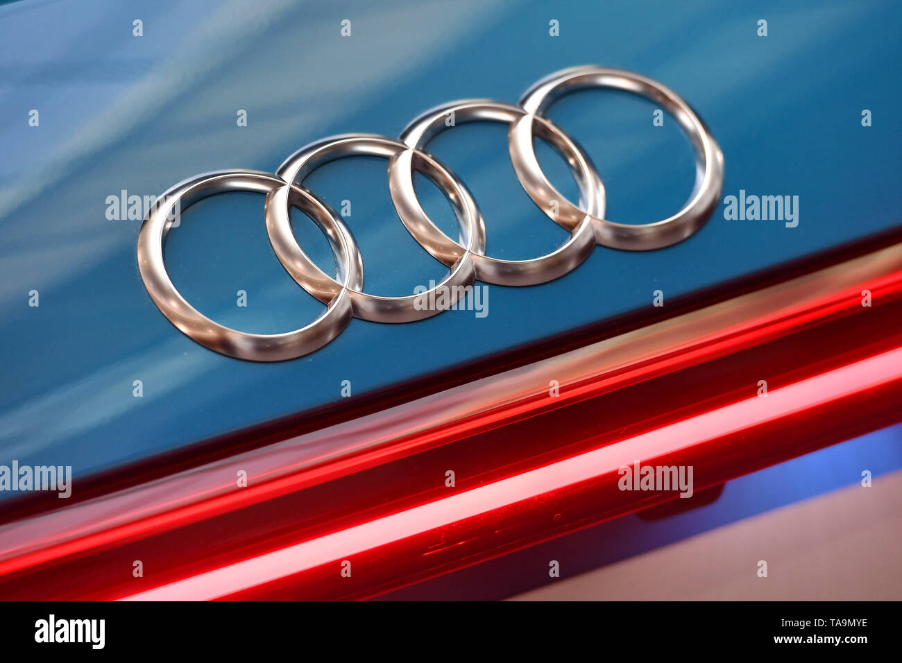 Neckarsulm, Deutschland. 23rd May, 2019. Edge motif, feature, general- Audi  rings, brand emblem, logo on the rear of an E-TRON.E car, electric car.  130th Annual General Meeting 2019 AUDI AG on 23.05.2019